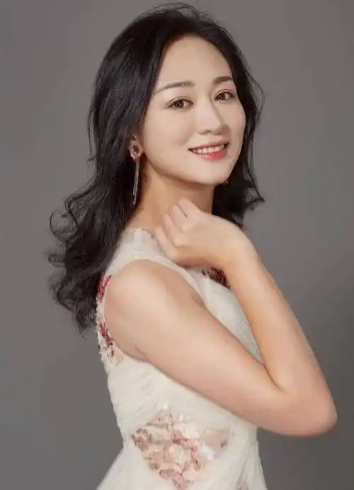 演员涓子:当红时低调嫁圈外丈夫,婚后生俩子,生活幸福甜蜜