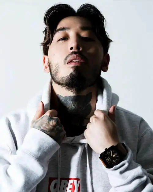 搬点大叔帅照非八哥