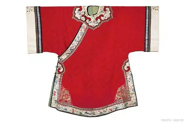 当谈及中国传统文化中的服饰时,马面裙无疑是一个引人注目的话题.