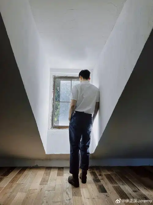 徐正溪背影##徐正溪白色t恤#徐正溪白色t恤背影照夏日清新帅哥上线了