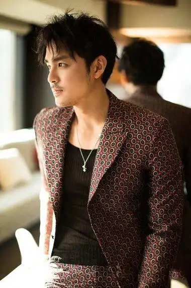 明道最新发型凸显成熟男人魅力