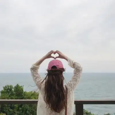 qq头像女生简单大方的图片简约大方又显气质的女生