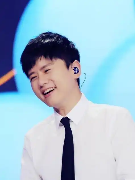 从《快乐男声》火起来到现在,张杰这发型真是万年不变啊,一直都是那