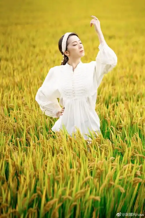 rina dailylook#金秋稻花香最近为崇明拍摄了广告宣传片一路开到铣