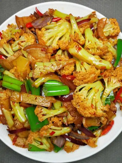 脆爽好吃香辣可口的60生炒花菜比肉还香