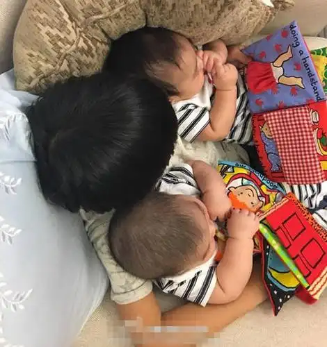 kimi变身暖男给弟弟念故事书 哥哥力max