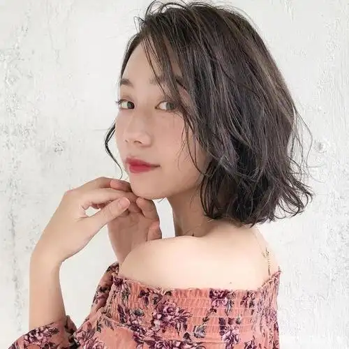 30多岁的女人,烫这几款烫发更年轻,修颜又显气质