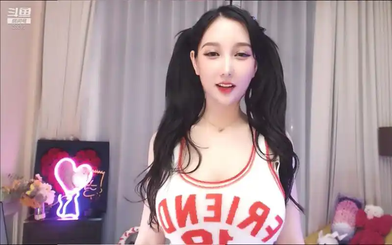 来自于罗米娜的惊悚壁咚