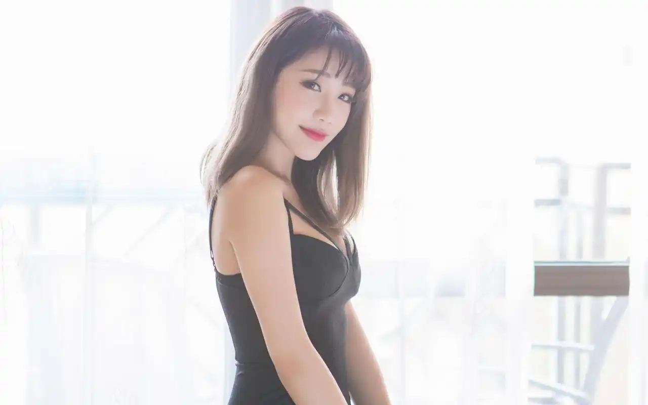 气质长裙性感美女图片电脑桌面壁纸下载