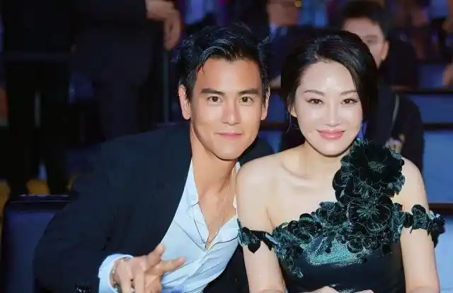 90年代就出道的许晴凭借与李亚鹏主演的《笑傲江湖》飒爽英姿的圣姑任