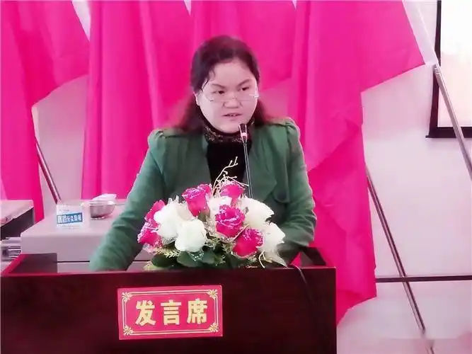 桃源县漆河镇中心小学党支部开展五四青年教师座谈会