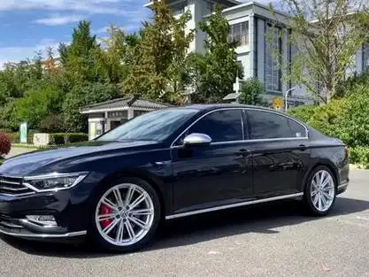 迈腾升级19寸海外版轮毂 瞬间气场十足#大众 #迈腾 #轮毂改装 - 抖音