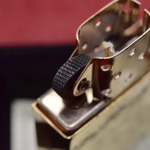 zippo之宝打火机1941b踏青点烟风女