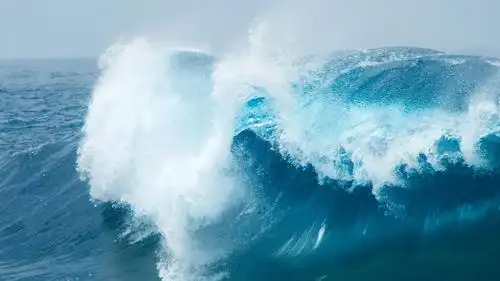 波涛汹涌的巨浪