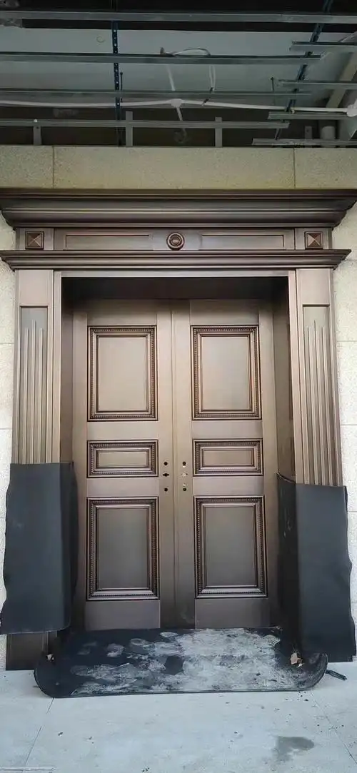 广东佛山爱唯铜艺铜门厂家——简约风格别墅铜门