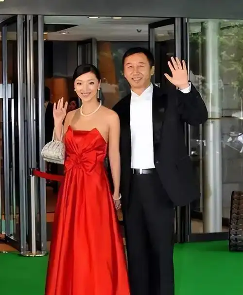 名导冯小宁:再婚迎娶刘小微,妻子为何称他是"恶魔导演"?