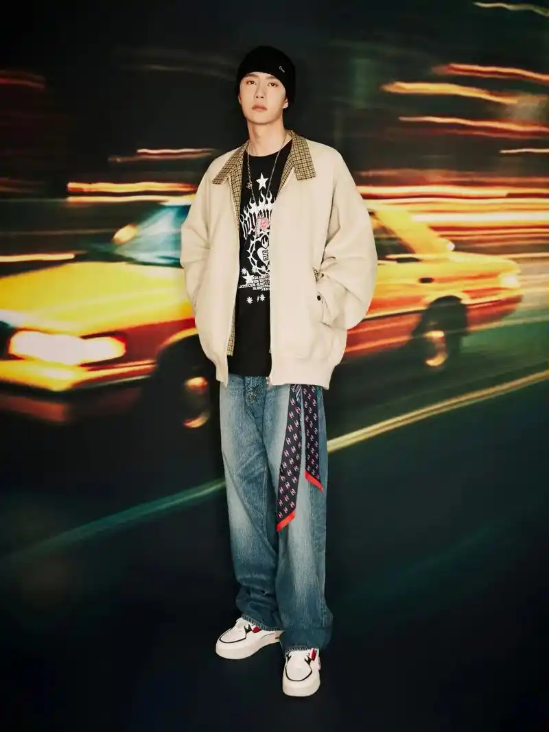 不愧是王一博同款,这么好看～#aj龙年限定 #王一博同款安踏 - 抖音