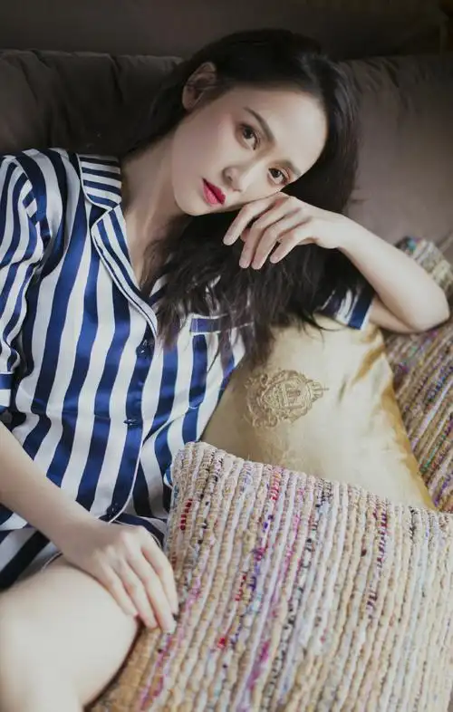 首页 图片大全 明星 陈乔恩图片 陈乔恩旅拍写真大片 (7/ 9) 2018-06