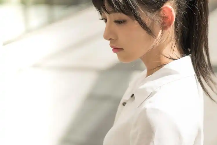 sing林津伊写真清新美好,明眸皓齿似拍牙膏广告