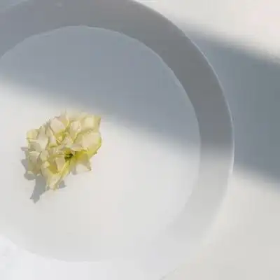 ins风简约白色朋友圈背景