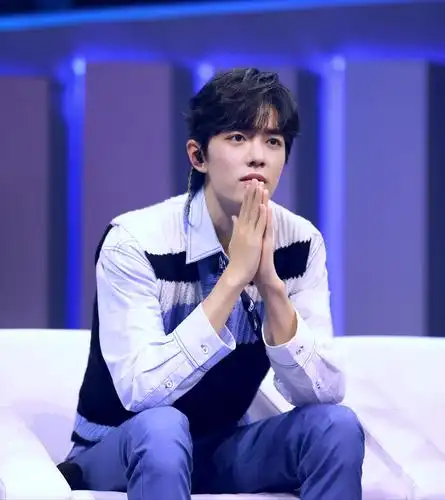 帅气的肖战,《我们的歌》