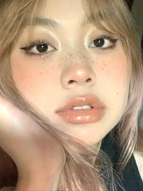 雀斑爆闪氛围感奶凶妆