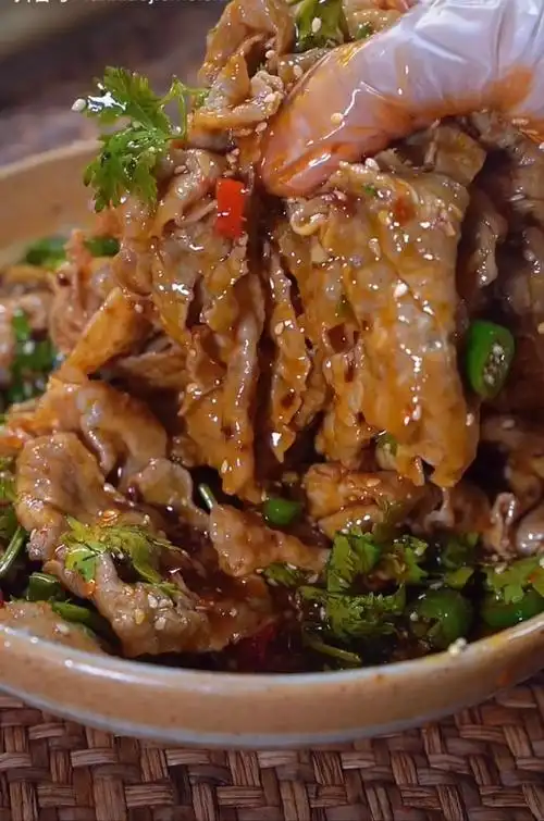 凉拌肥牛卷的做法