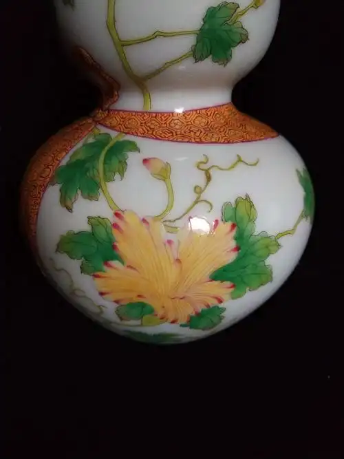 清～雍正御制粉彩花果葫芦瓶官窑真品造型优美工艺精湛画工阙精娴熟