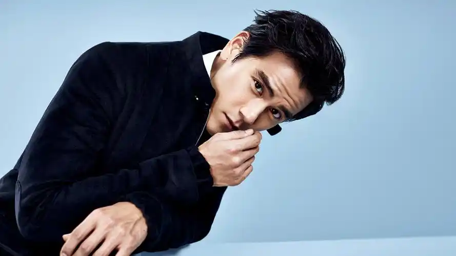 彭于晏时装帅气写真