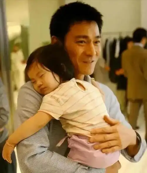 刘德华断崖式衰老满头白发一脸皱纹网友泪目该退休了