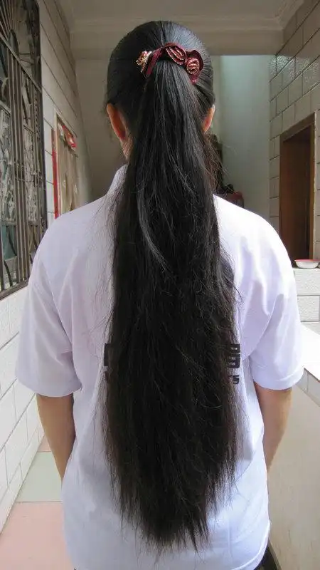 云南的女孩长发及腰