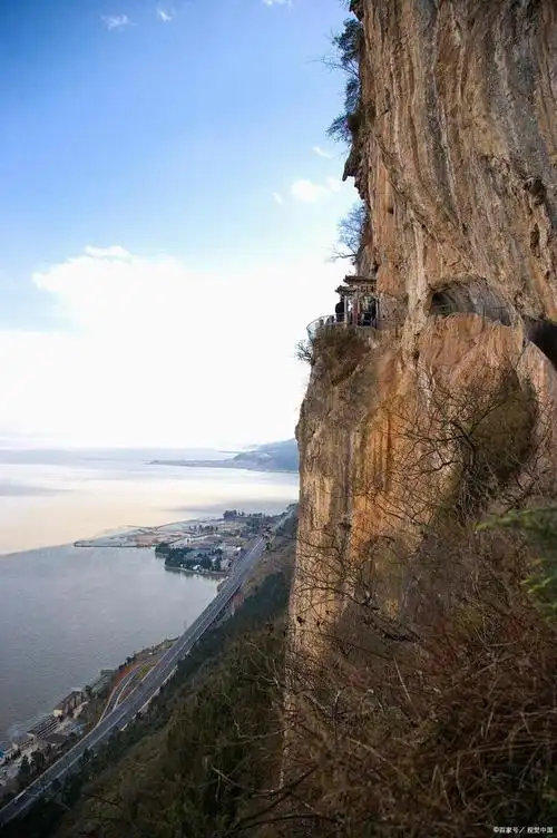 走公路,爬千步崖,穿越群山,去昆明西山森林公园,有不少线路