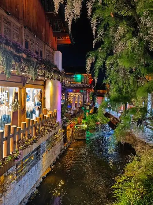 丽江古城的夜景繁花似锦##微博旅行家##微博影像年##城市巡游记