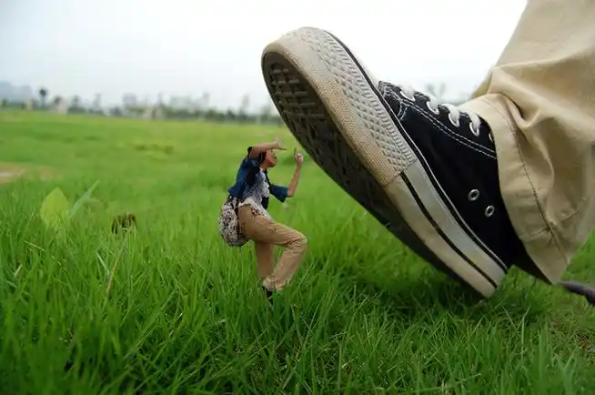 找出破绽了吗让人捧腹的错位摄影