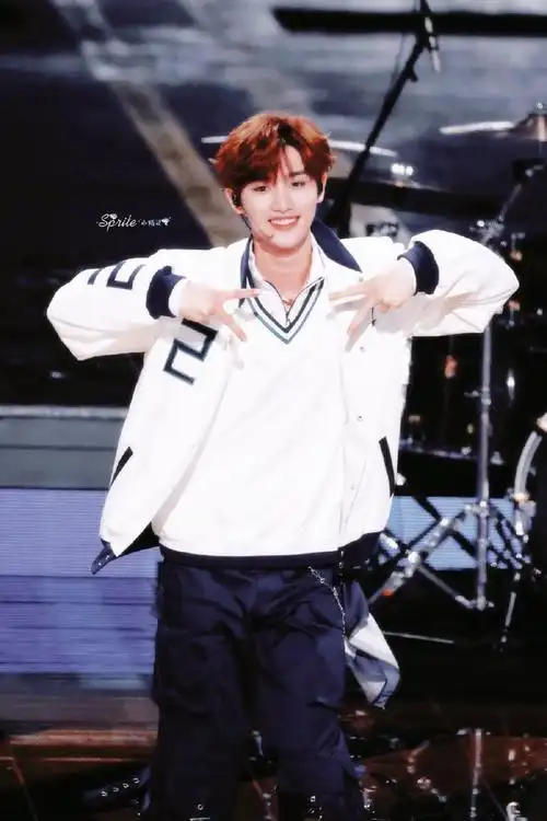 丁程鑫超话91#丁程鑫湖南卫视跨年晚会#    元气甜鑫94    @时代