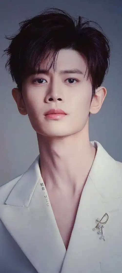 2922  晚安,超宝@任嘉伦allen  任嘉伦|卡大头版壁纸 4p  #任嘉伦