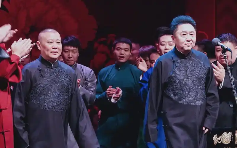 郭德纲于谦相声《于老爷子踹寡妇门》搞笑