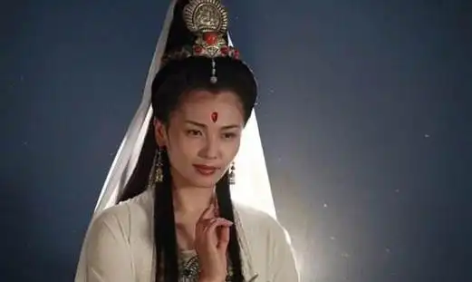 她在剧中的举止神态,与此前影视剧中的观世音形象并没有很大的区别;一