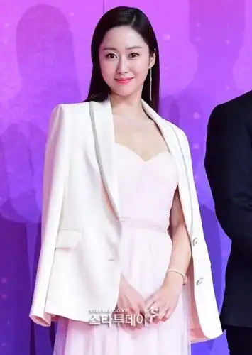 「星闻」演员全慧彬将于12月7日在巴厘岛与圈外男友结婚