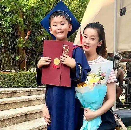 前中国篮球运动员杨鸣,与他的妻子,前女排运动员唐佳良之间的感情纠葛