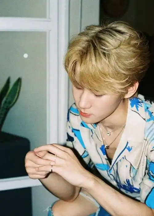 看我们张真源真挚热烈的笑容,是见到就会心花怒放的程度,有源儿来给我