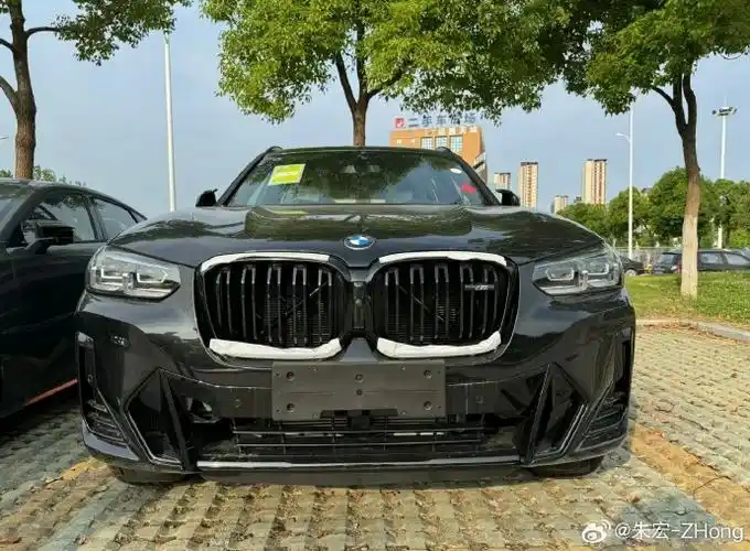 宝马x3 m40i  宝石青  vernasca真皮,黑色,带蓝色装饰缝线  选装  7m9