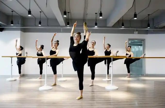 深圳舞蹈网培训基地形体芭蕾中国舞教练综合班旨在培养我国高水平的