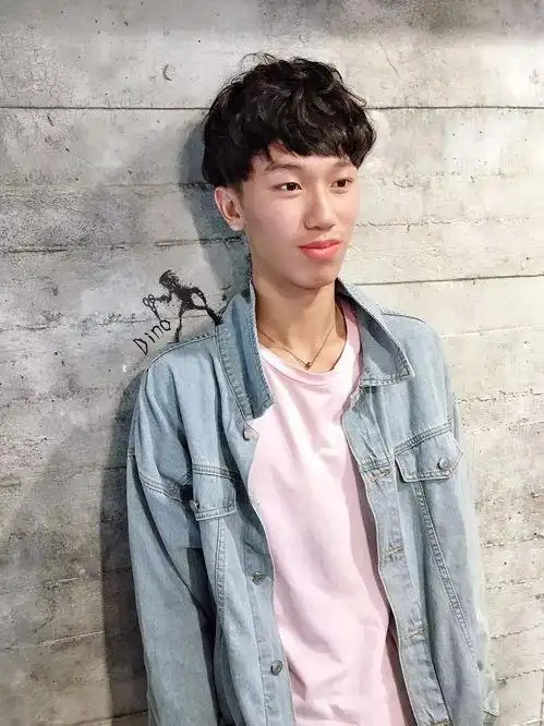 男生自然卷做什么发型好?