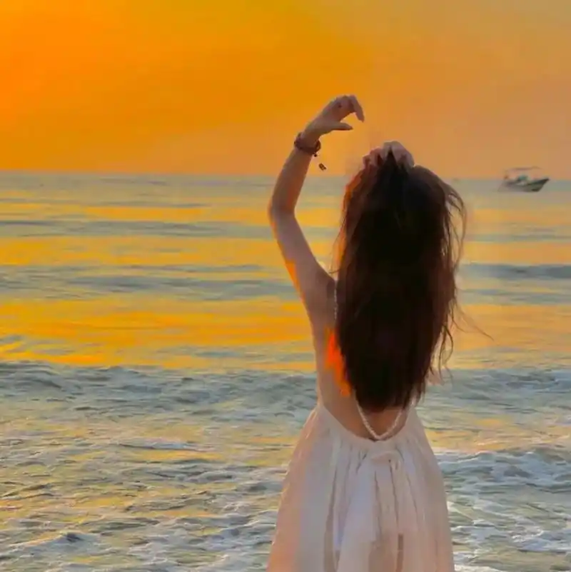 背影头像来一波,喜欢的私信,即可获得专属定制!#专属姓氏头像 - 抖音