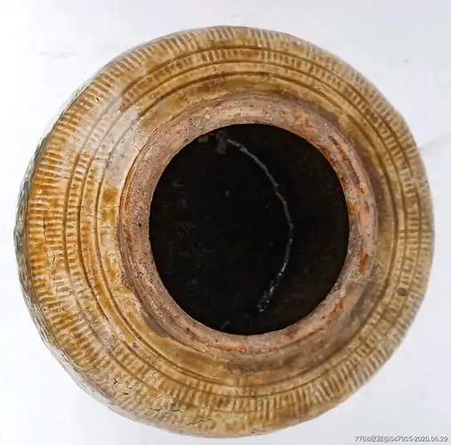 清代黄釉铜钱纹陶瓷西瓜罐