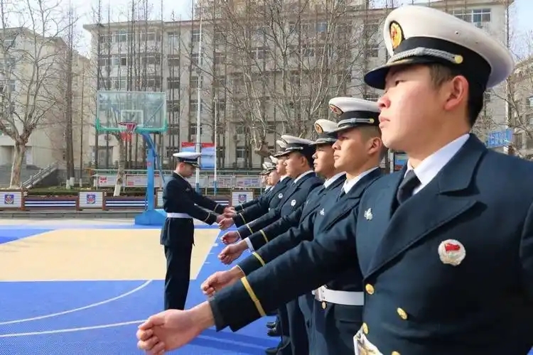 见证成长之路的苦与甜练兵场上苦练本领的画面才是这个春天最美的风景