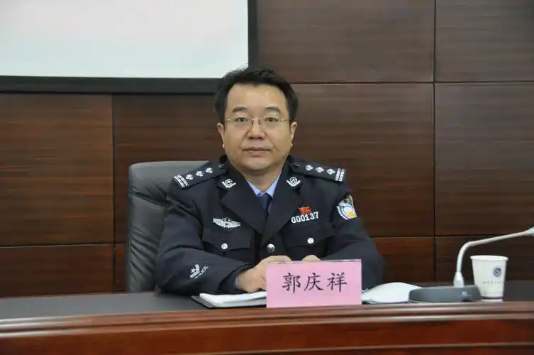 郭庆祥总队长主持开班仪式全体参训学员齐唱中国人民警察警歌