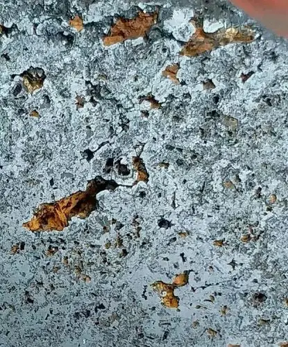 和陨石含有的含量不同的铁,镍等物质,所以各类陨石的密度,比重也不同