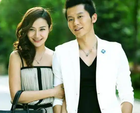 被干爹张国立带红,在当红时嫁大13岁亿万富豪_韩雨芹_陈英杰_事业